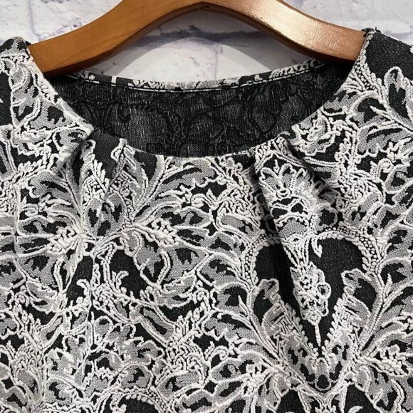 F&F Size 14 Blouse Black and Gray Damask Pattern Short Sleeve Crew Neck - Picture 3 of 8